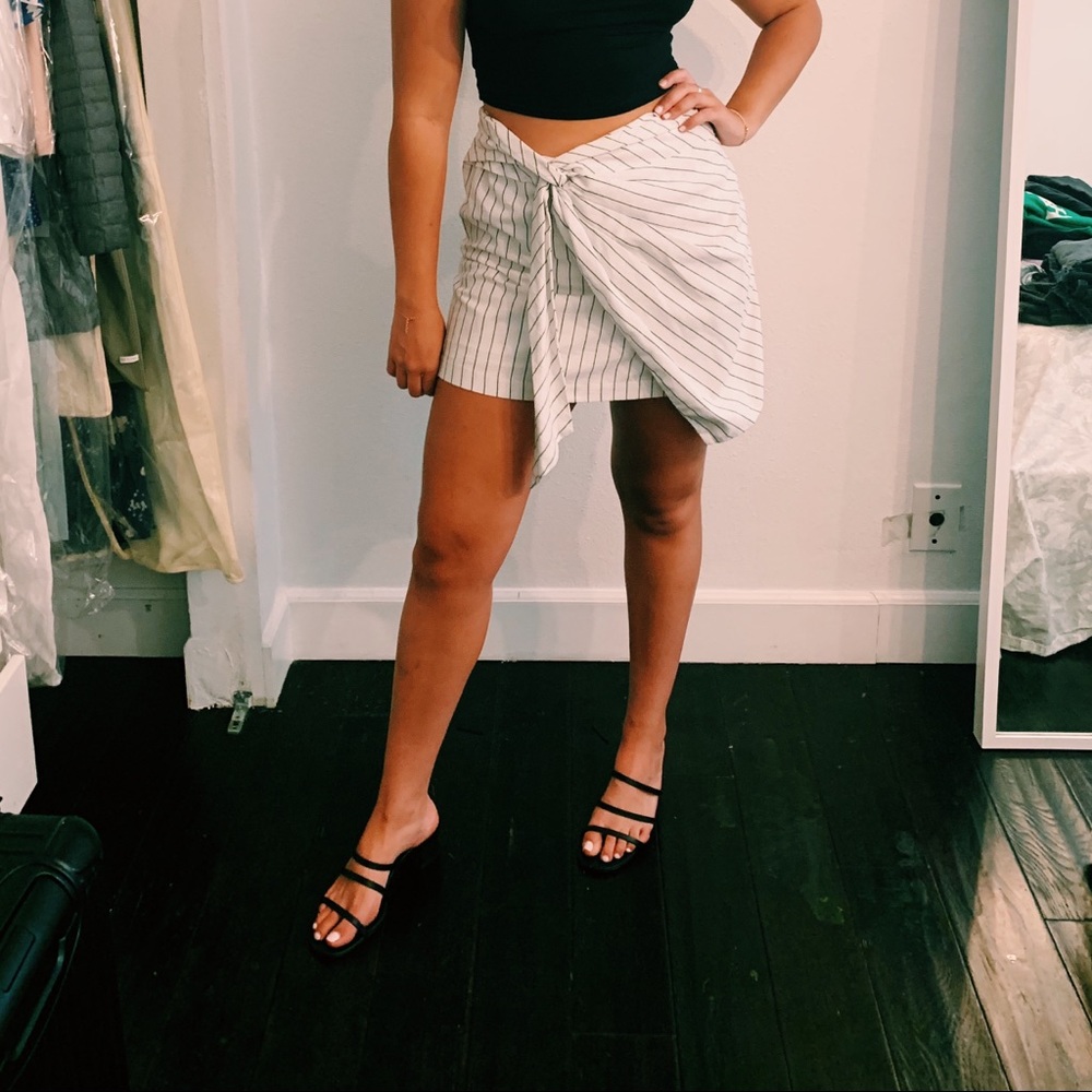 Mini skirt with strips.